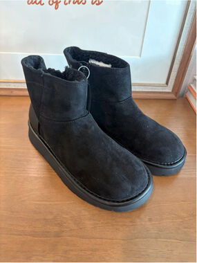 NWT Cat & Jack Honor Black Suede Style Youth Boots Size 5 (Womens 7)
